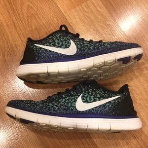 SOLD - Nike Flex 2017 Running Shoes